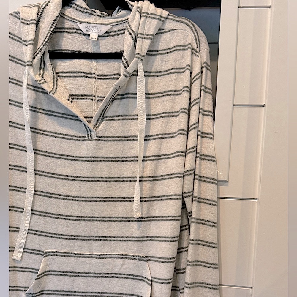 Market & Spruce White and Green Striped Kallon Brushed Knit Hoodie Sweatshirt